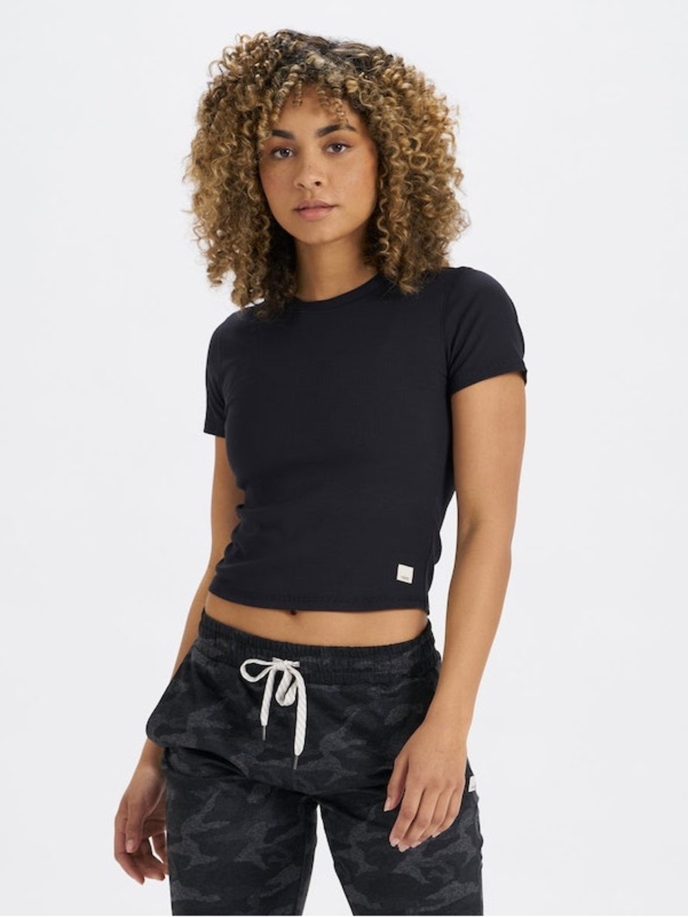 Vuori Pose Fitted Tee Black Ribbed Modal Stretch Cropped Top NWT Size Large - Picture 1 of 7